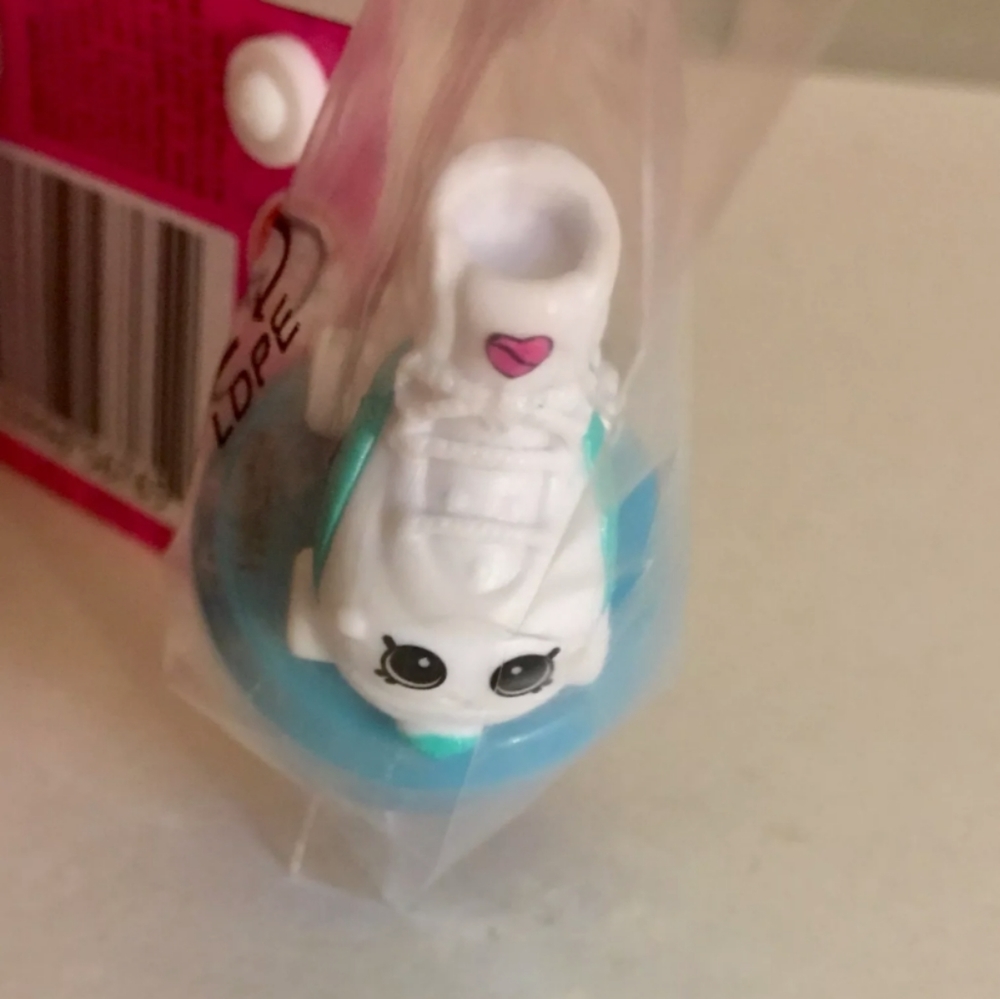 Shopkins Stamp World Vacation Zoe Zoom's Series 8